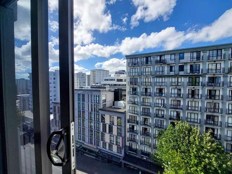 810/421 Queen Steet 10015_5