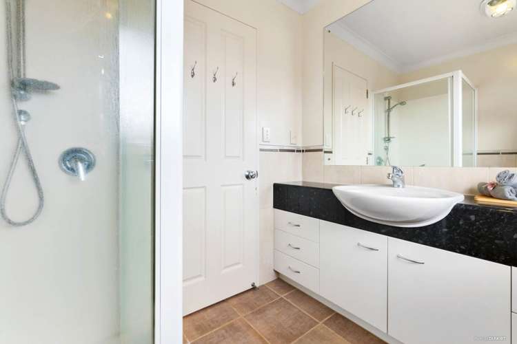 14 Mordane Place Flat Bush_16