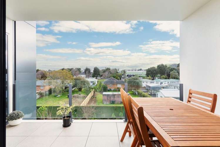 210/8 Thompson Park Road Mount Wellington_15
