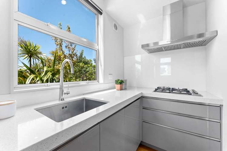 18 Remuremu Street Long Bay_11