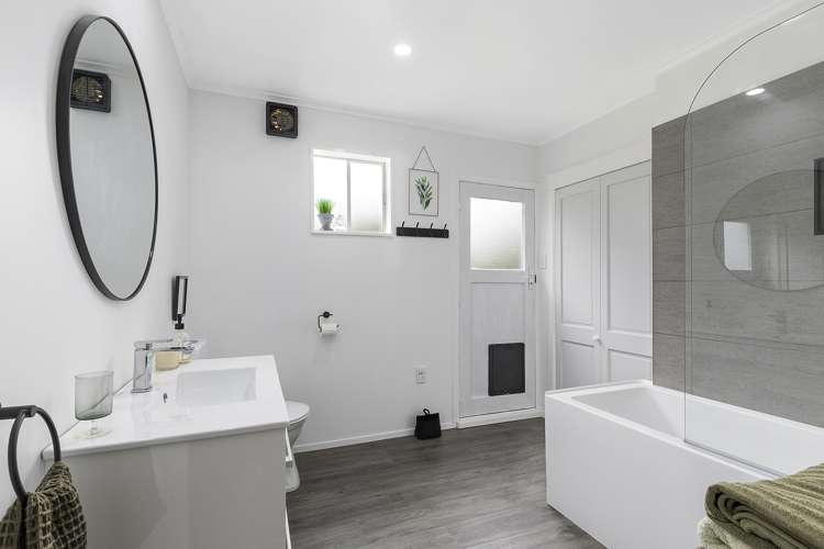 24 Fairburn Grove Johnsonville_15