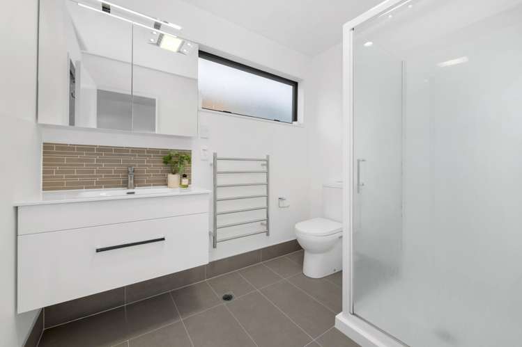 8 Whakaora Lane Flat Bush_15