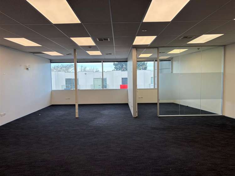1B/6H Sir William Pickering Drive Burnside_1