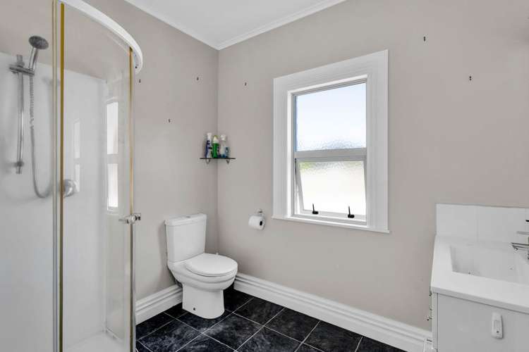 76 Glover Road Hawera_21