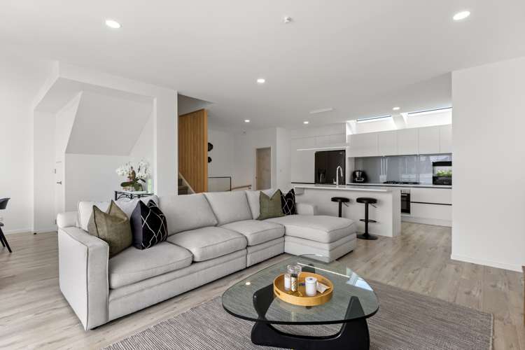 5b Holland Avenue Point England_7