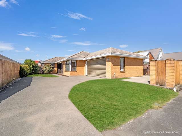 Space & Comfort, 4 Bed + Internal Double Garage!