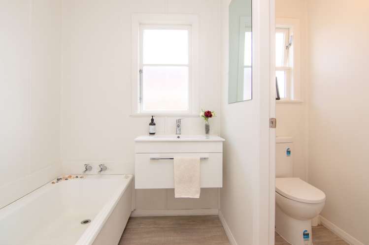 5 Sefton Avenue Highbury_15