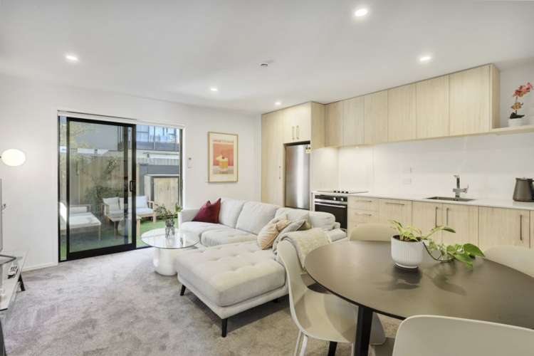 2/196 Worcester Street_1