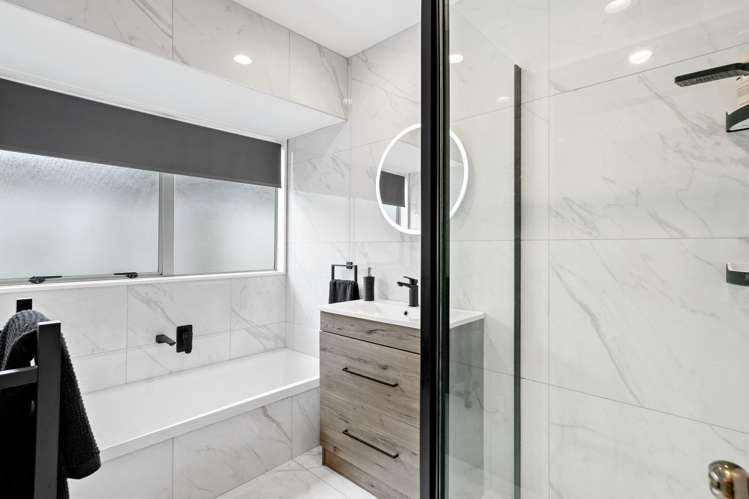 5 Bernie Edwards Place Botany Downs_17