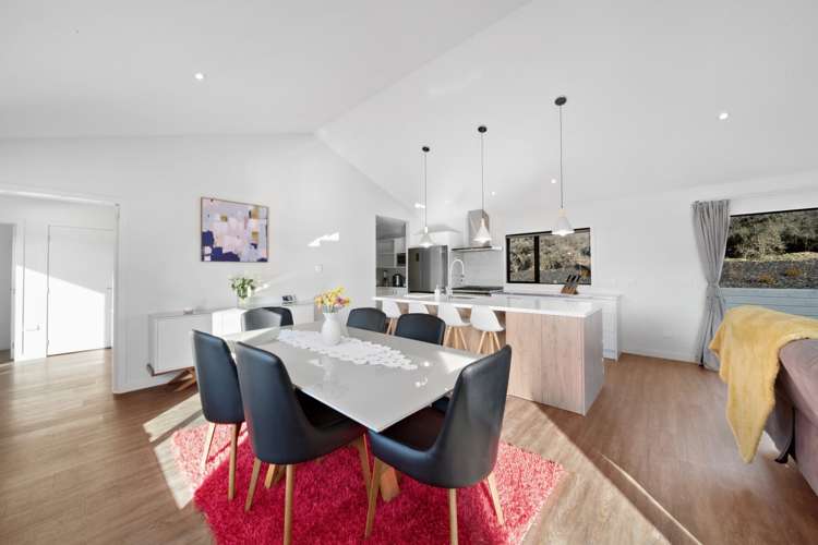 10 Falconer Rise Jacks Point_21