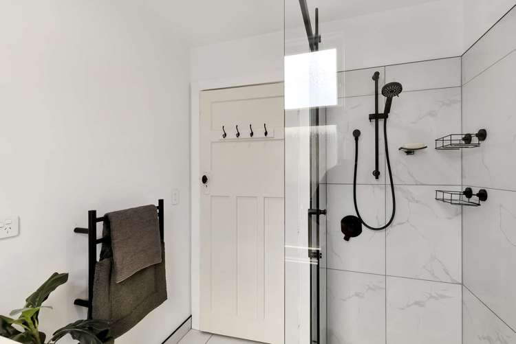 117 Creek Road Allenton_14