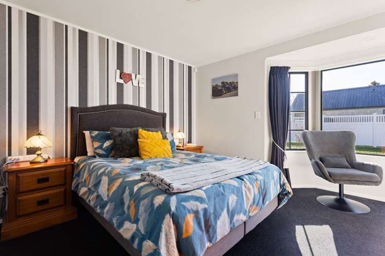 64 Athlone Drive Cambridge_25