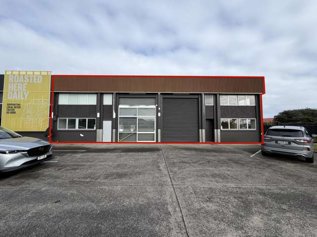 Rare Pakuranga industrial - road front exposure