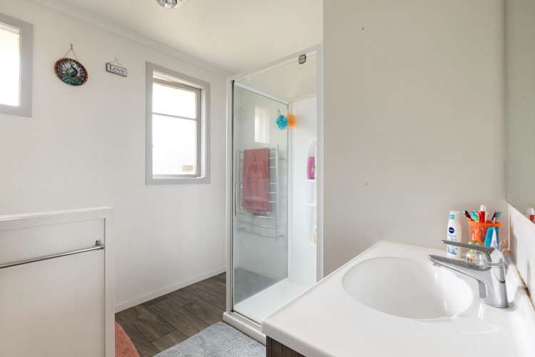 1/19 Greta Street Glenview_13