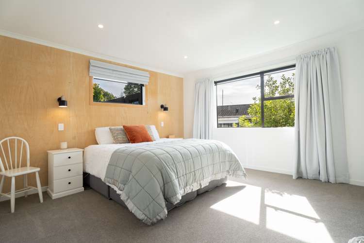 8 Hillview Crescent Paparangi_11