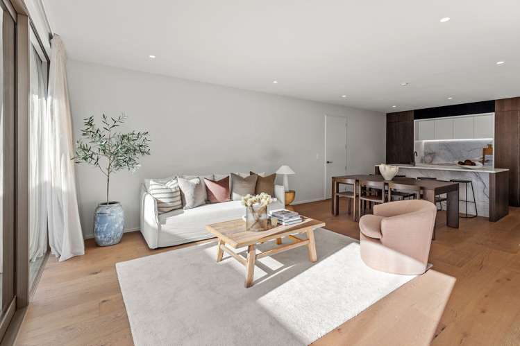 2/22 Clissold Street Merivale_8