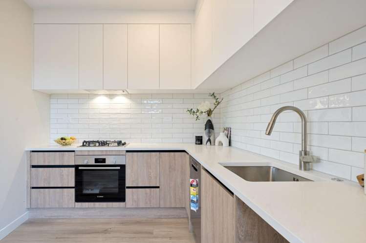 2/5 Hereford Street Te Atatu Peninsula_6