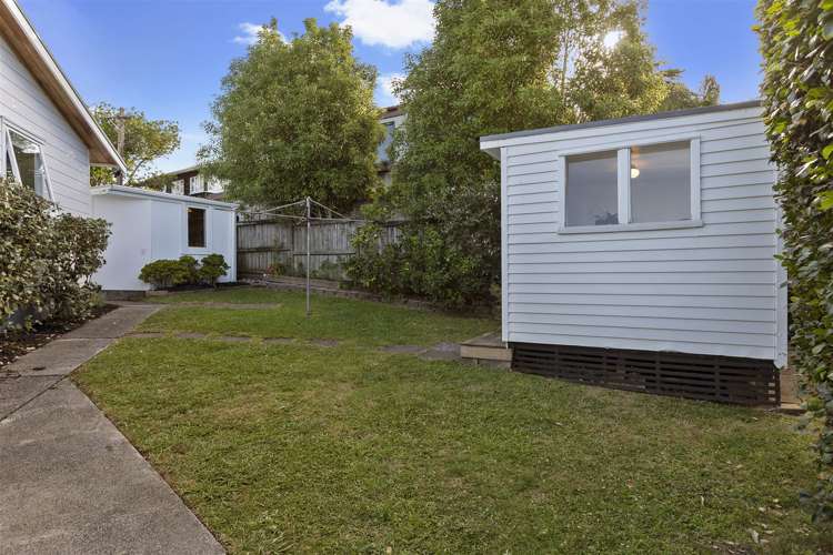 1/23a Gladstone Road Northcote_17