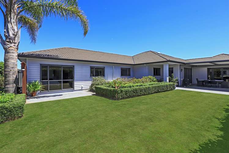 6 Lardon Place Frimley_21