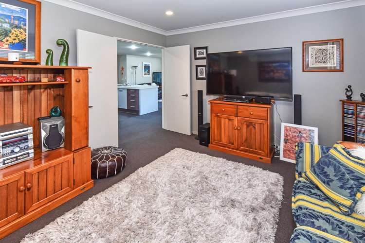 42 Aberdeen Crescent Wattle Downs_4