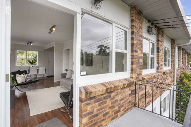 2/57a Mountain View Road Morningside_1