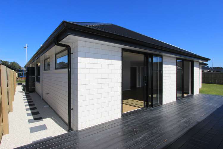 3 Hurricane Way Burleigh_6