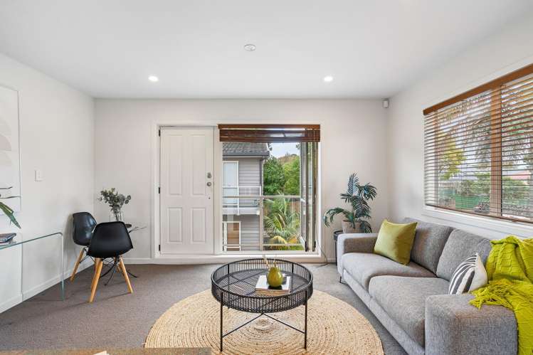 10i Sylvan Avenue East_5