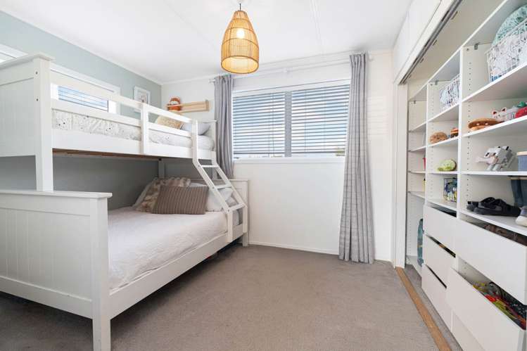 2/54 Lyons Avenue Murrays Bay_11