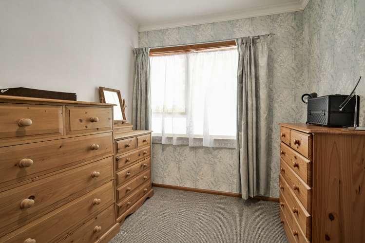 711 Maitland Crescent Mayfair_15