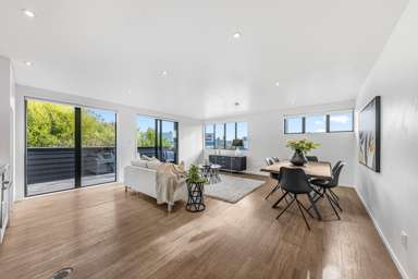 4/108-112 Unsworth Drive_1