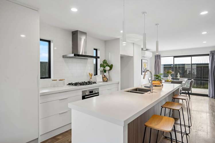 6 McArthur Close_5