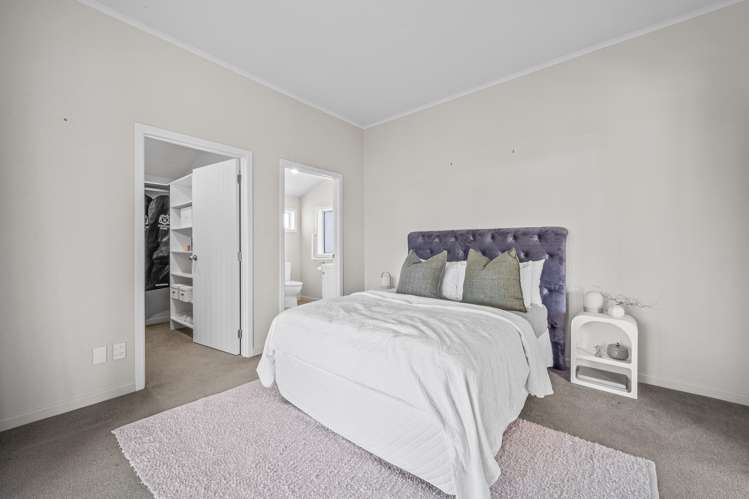 10 Joan Street Point Chevalier_12