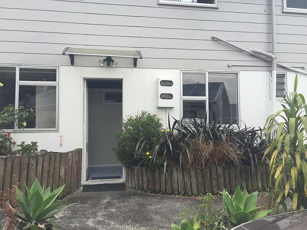 1/30 Cockayne Cres Sunnynook North Shore City Houses for Rent