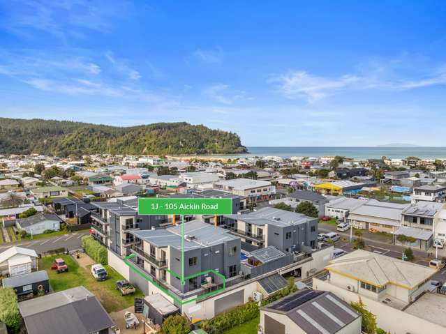 Heart of Whangamata: Apartment with large terrace