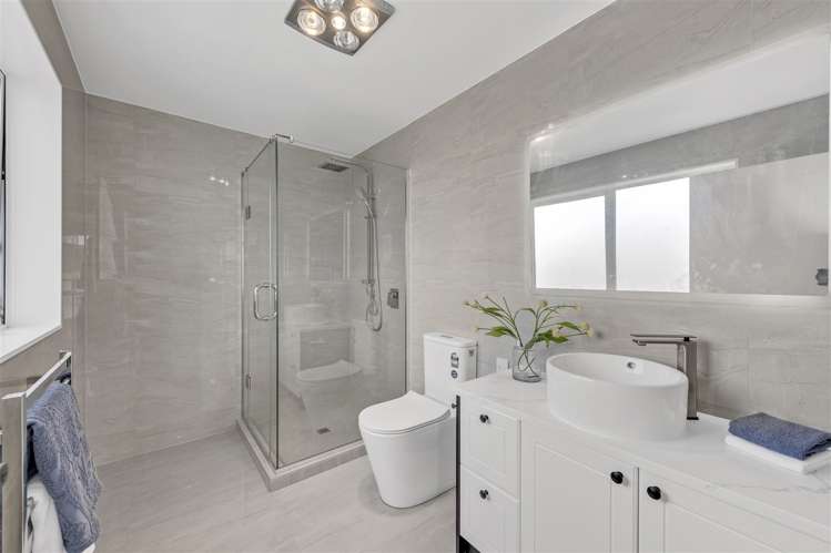 18 Dungloe Avenue Flat Bush_25