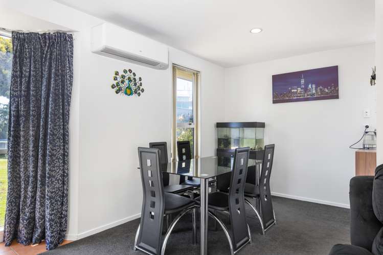 2/18 Dumfries Drive Hei Hei_5