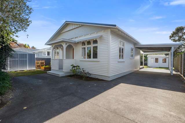 CHARMING 1930s HIDEAWAY WITH A BONUS ROOM