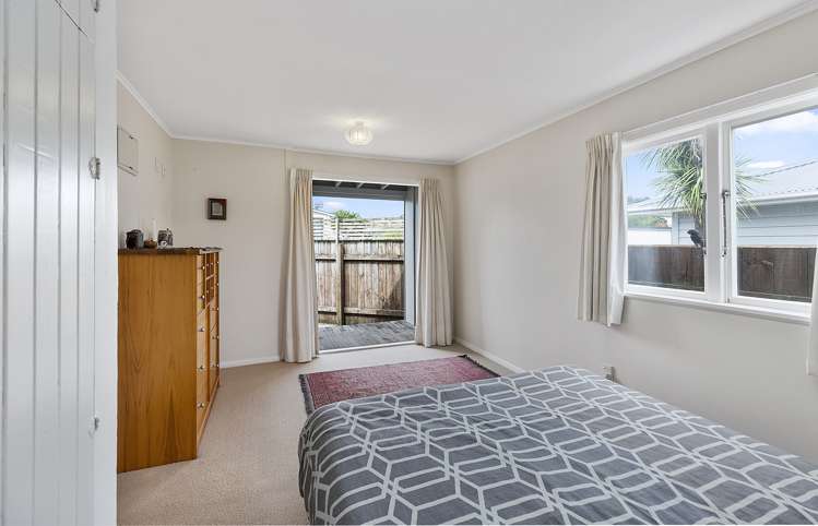 19 Main Road Titahi Bay_10