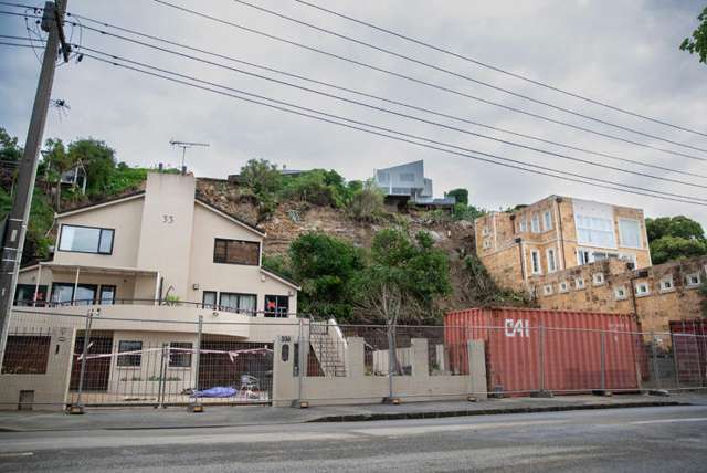 Hero to zero? A year of fear for Auckland's cliff-top homes