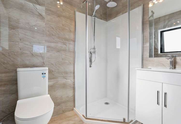 15b Crown Crescent Otara_10