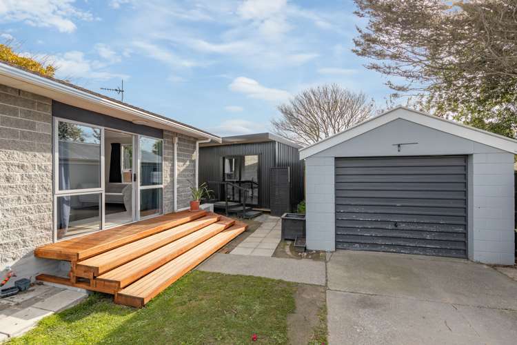 2/11 Farnborough Street Aranui_10