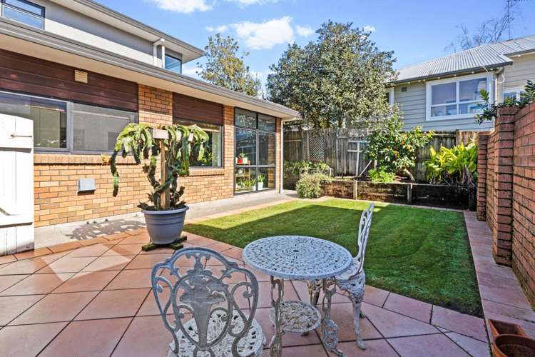 11a Highwic Avenue Epsom_1