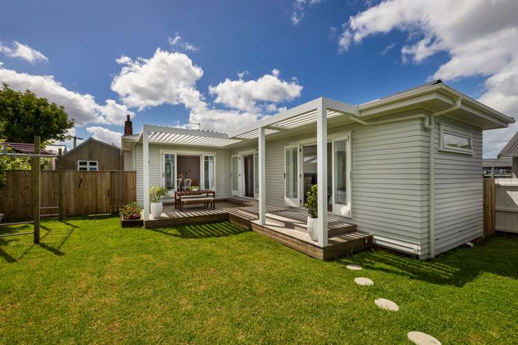 25 Tui Street Point Chevalier_23