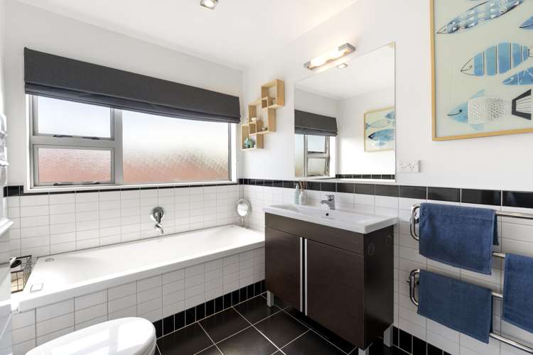 51 Te Puia Drive Aotea_14