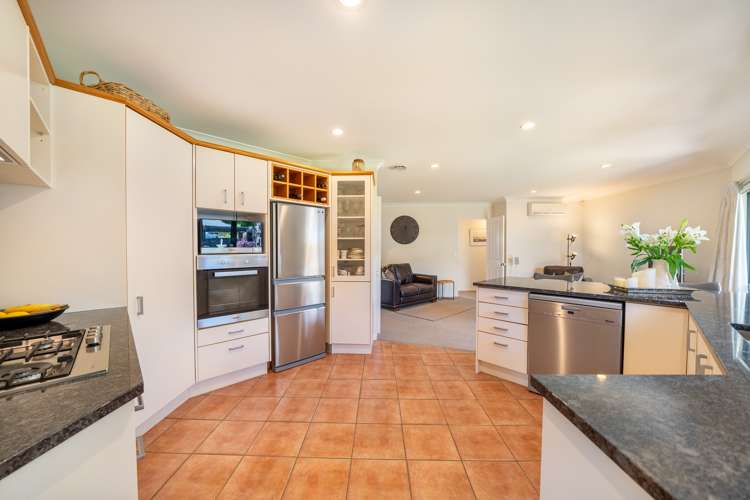 40 Mary Huse Grove Manor Park_12