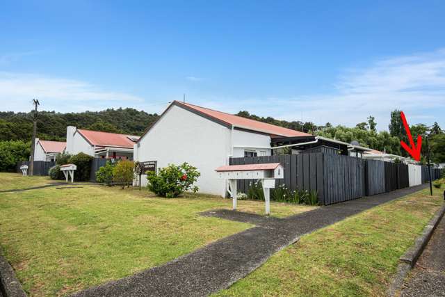 Easy Care Unit Lock Up & Leave So Close To Town!