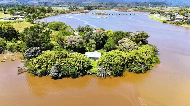 Classic Kiwiana bach with river access