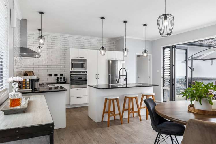 20 Greenbough Lane Greenhithe_9