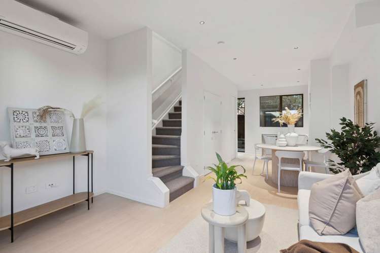 34 Holland Avenue Pt England_10