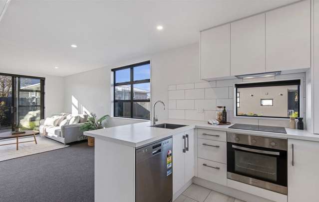 2/68 Barbour Street Waltham_4